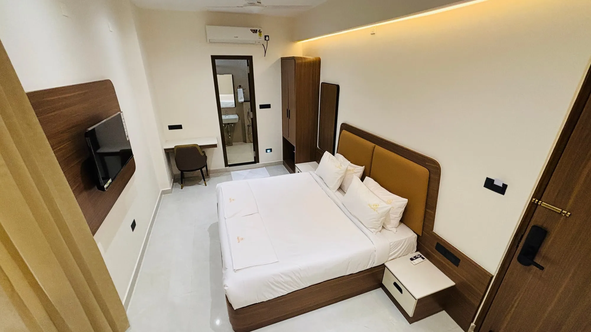 Superior King bed seen from the entrance