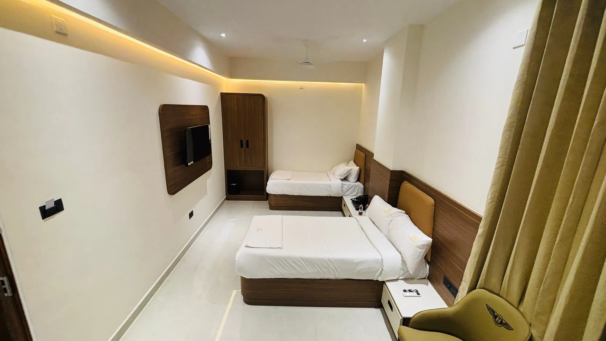 Superior Twin Room, both beds made